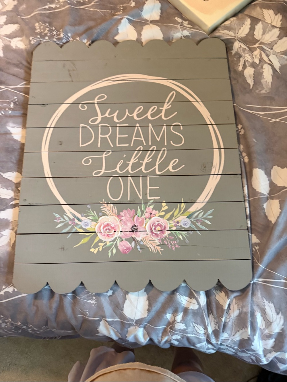 Grey wooden painted wall decor for little girl’s room